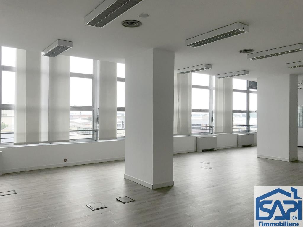Uffici di 430 mq in complesso direzionale