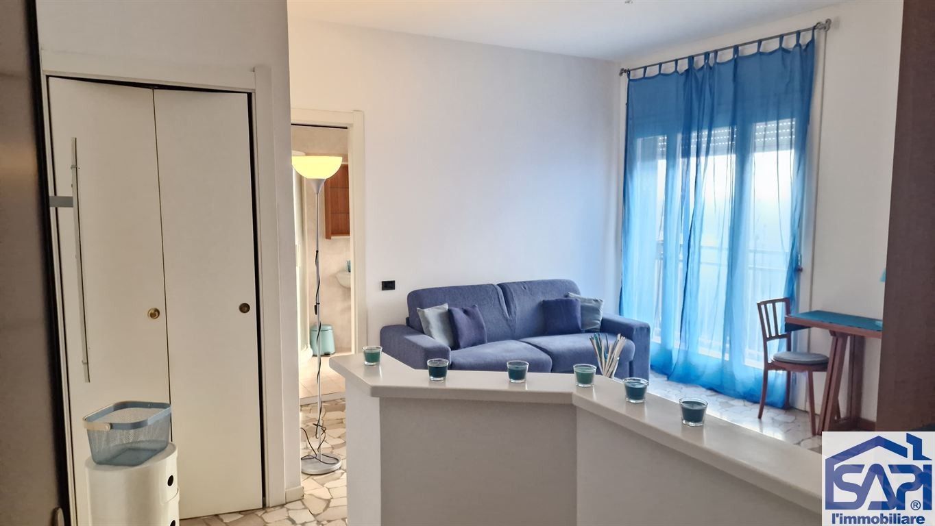 Monolocale arredato ultimo piano